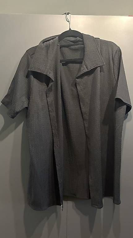 Camicie: Dunkelgraues Kurzarmhemd  Oversized – Usato da Schaffhausen venduto da silas.