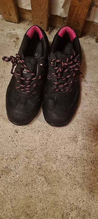 Scarpe da donna: Arbeitsschuhe Damen – Usato da Muttenz venduto da Dona1991