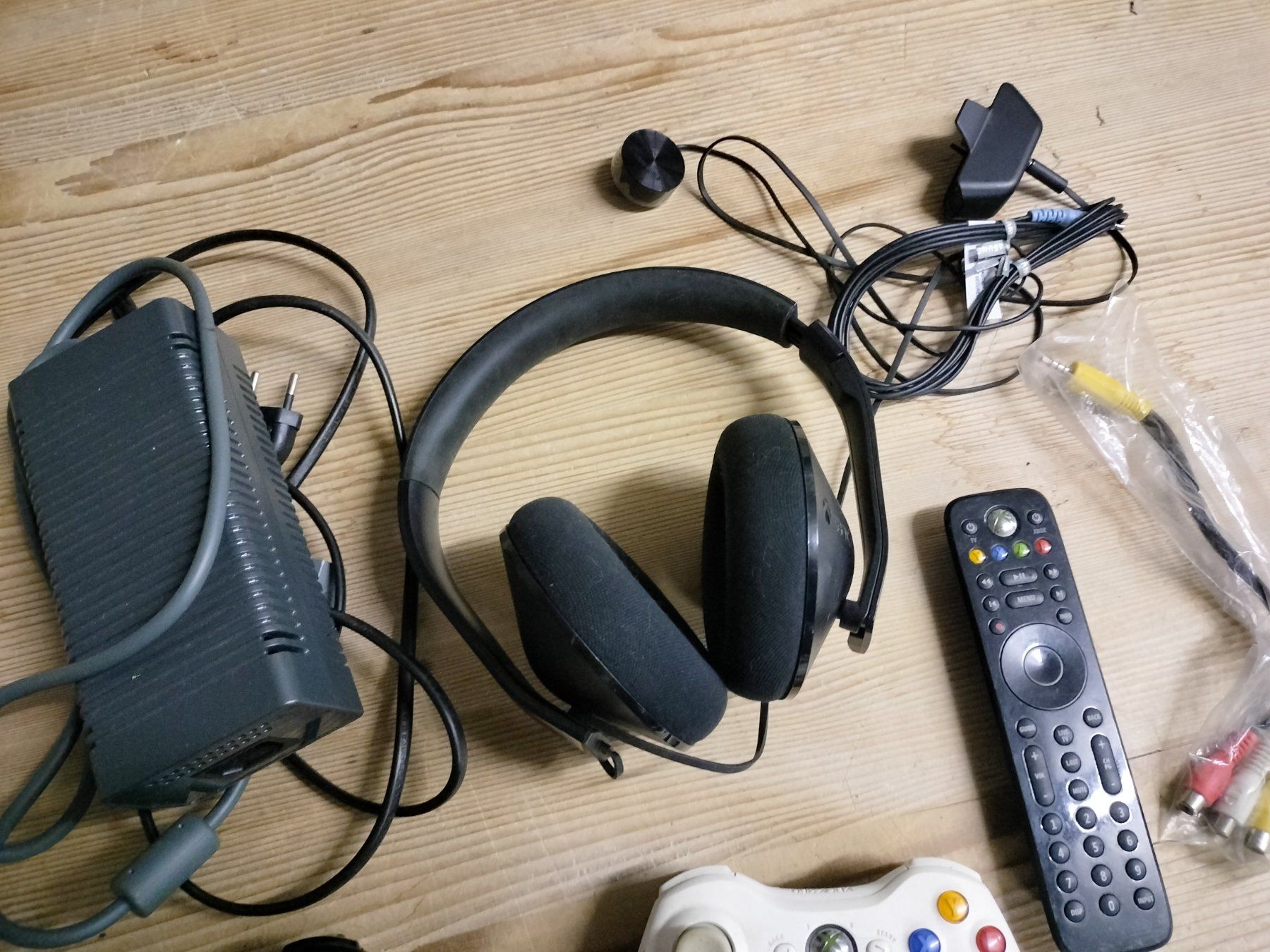 Microsoft Console: Xbox Zubehör inkl. 2x Limited Edition Controller – Usato da Wil SG venduto da RoyalBricks 3