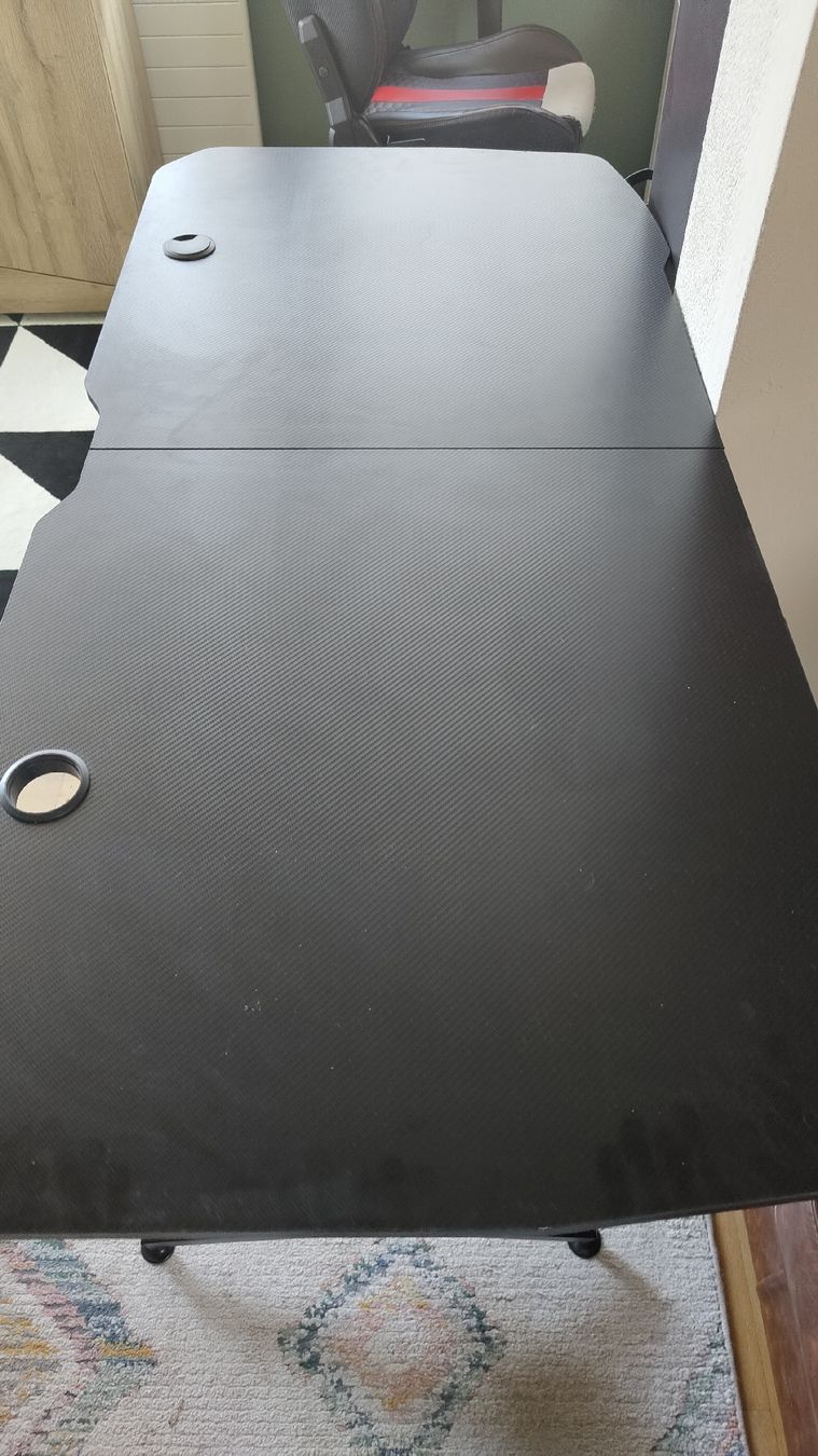Schreibtische: DXRacer Gaming Desk  – Gebraucht aus Zetzwil von FrlsNekomaJonny
