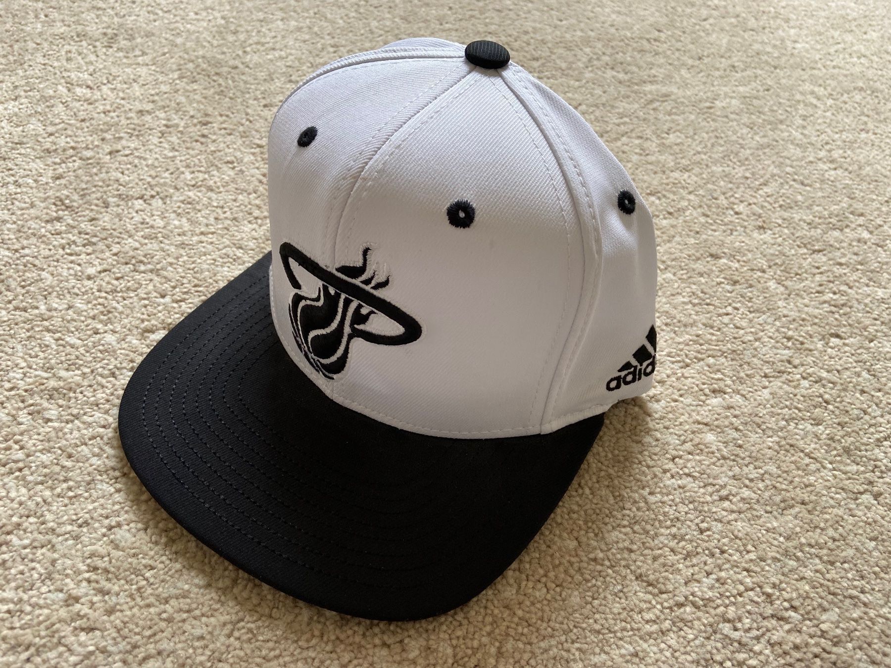 Adidas Copricapi, berretti & cappellini: Miami Heat Adidas Cap – Usato da Muttenz venduto da bargain_hunter 1