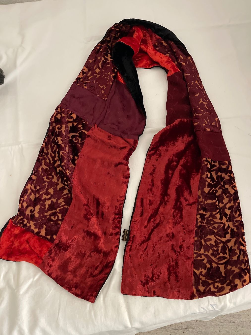 Foulards & écharpes: Schal Samt Patchwork Design mehrfarbig gebraucht – D'occasion à Gutenswil par yneB1943