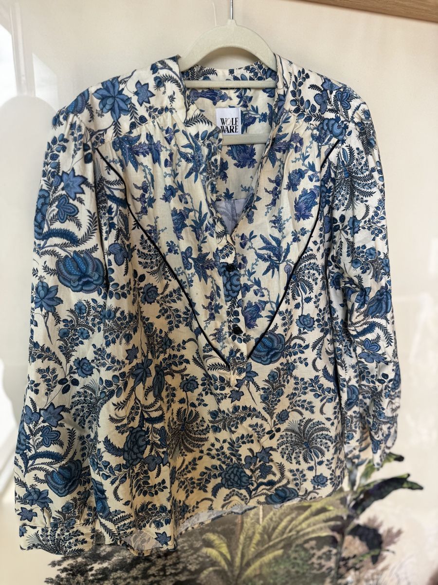 Camicette: Wolf Ware Floral Blouse | Size L | Cream/Blue – Usato da Basel venduto da car_9pp9 4