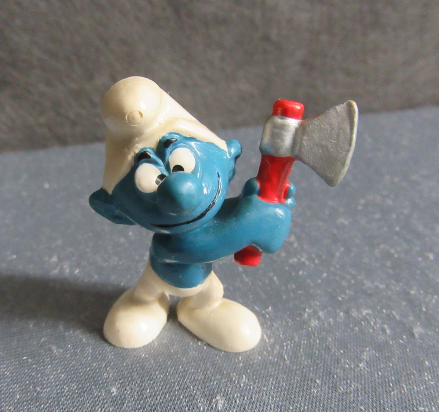 Statuette: Schlumpf - mit Axt - Bully - ab CHF 4.00 – Usato da Auenstein venduto da Padabimbim