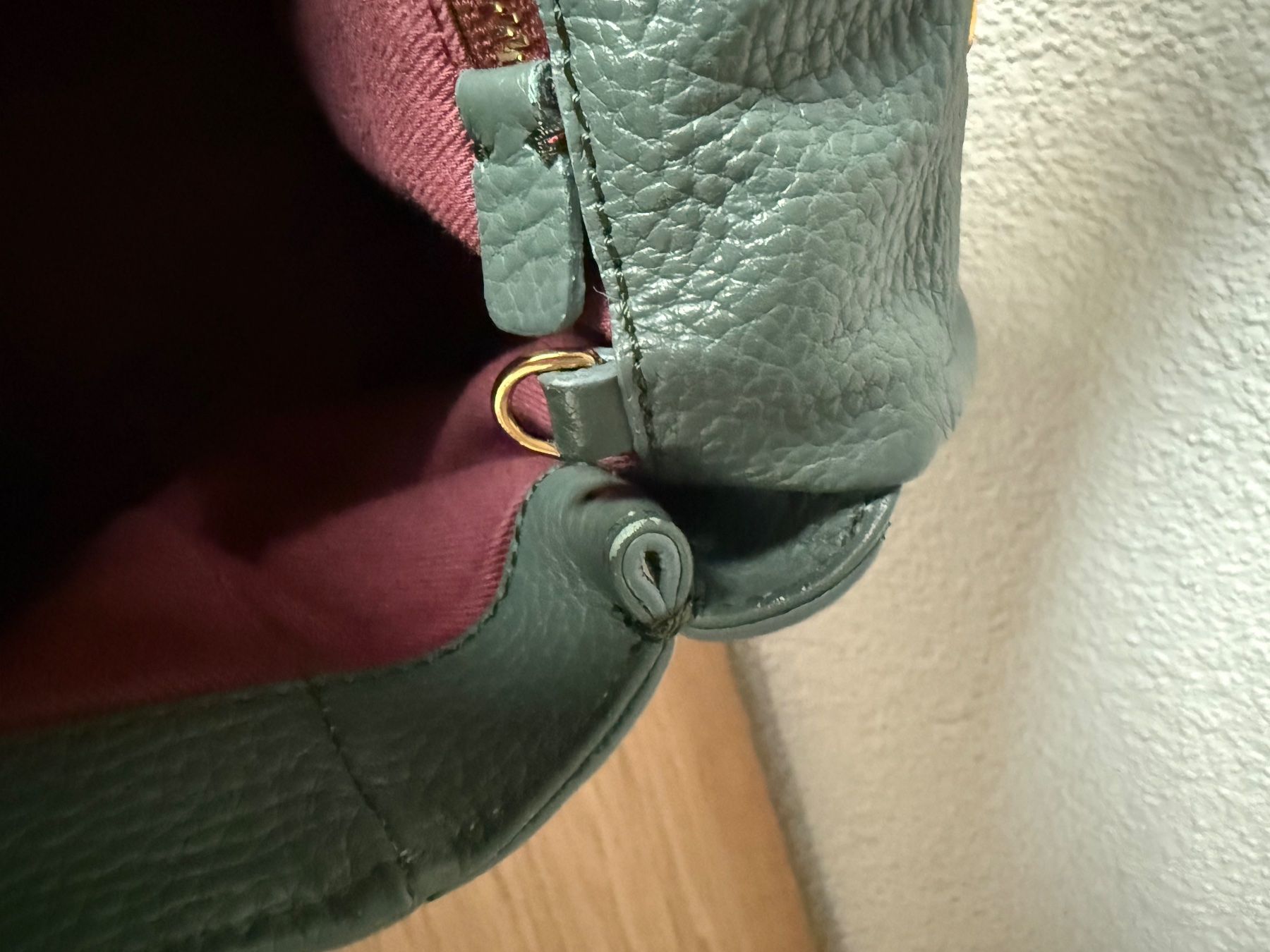 Coccinelle Taschen für Damen: Coccinelle Tasche grün – Defekt aus Kloten von ble_78dj 8
