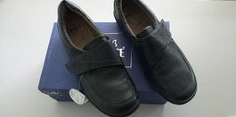 Neue Damenschuhe, Leder, Klettverschluss - Größe 41