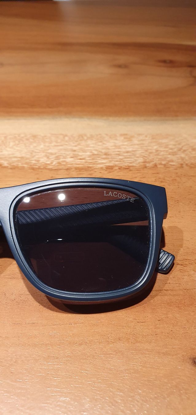 Lacoste Brillen & Gläser: Lacoste Sonnenbrille Original + Putztuch. – Gebraucht aus Zürich von Leica.C89 3