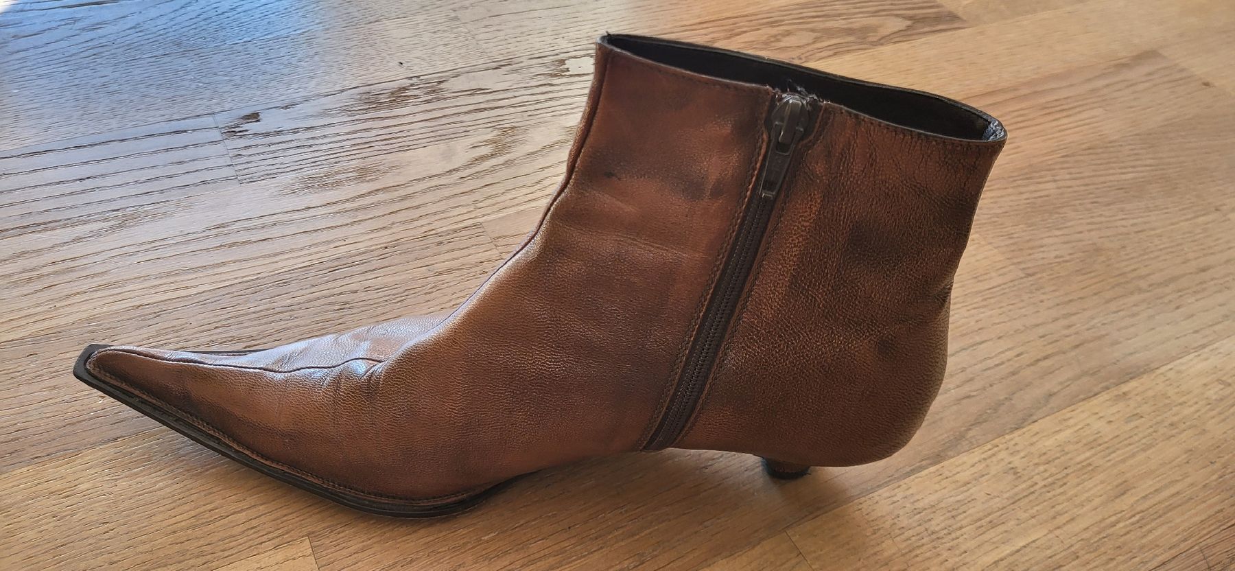 Scarpe da donna: spitze braune Stiefeletten Damen, Gr 40.5, Echtleder – Usato da Sennhof venduto da patrikbi 2