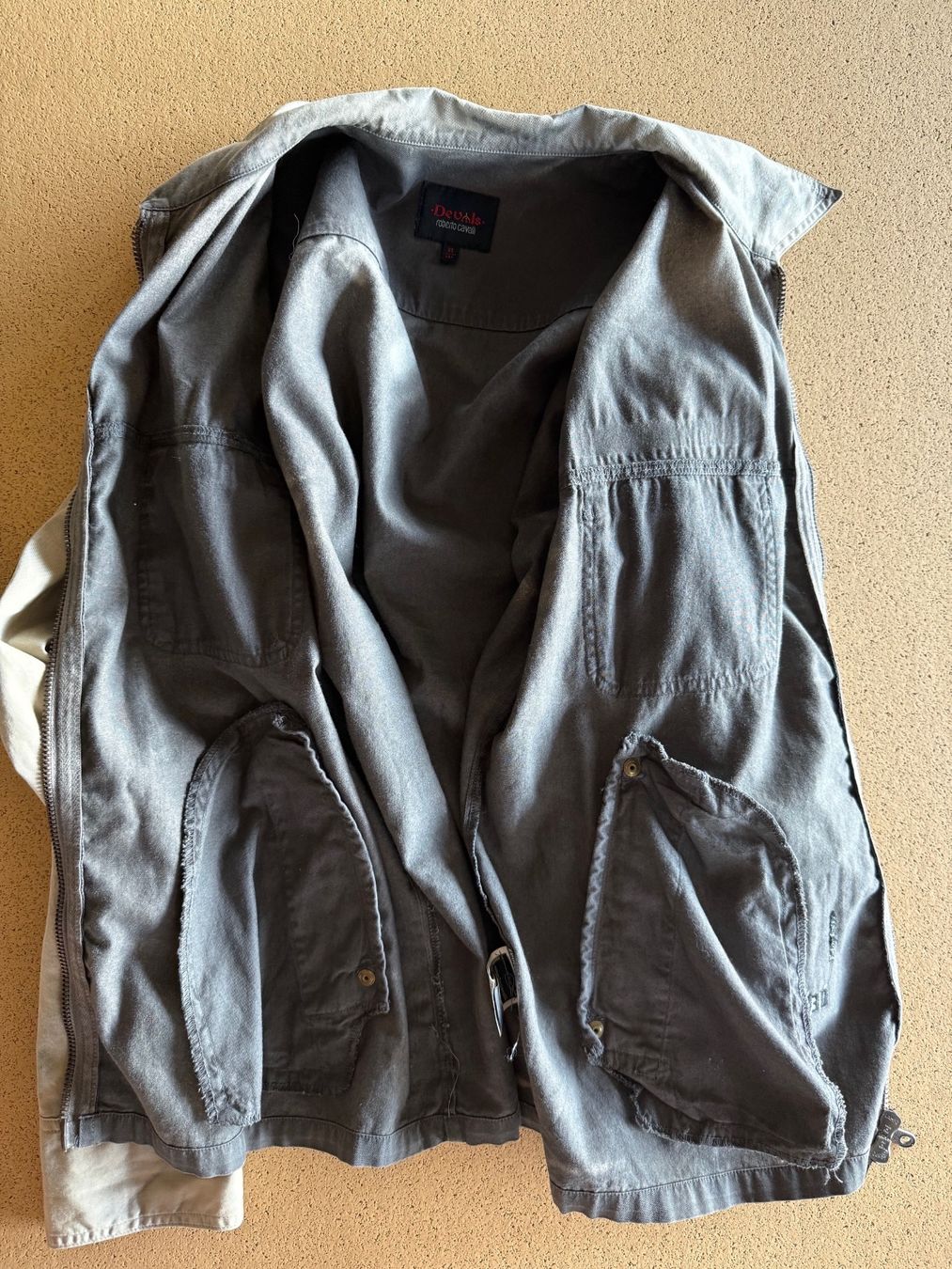 Roberto Cavalli Giacche: Veste Devils Roberto Cavalli, taille XS/153cm – Usato da St-Gingolph venduto da GoldenKeys 2