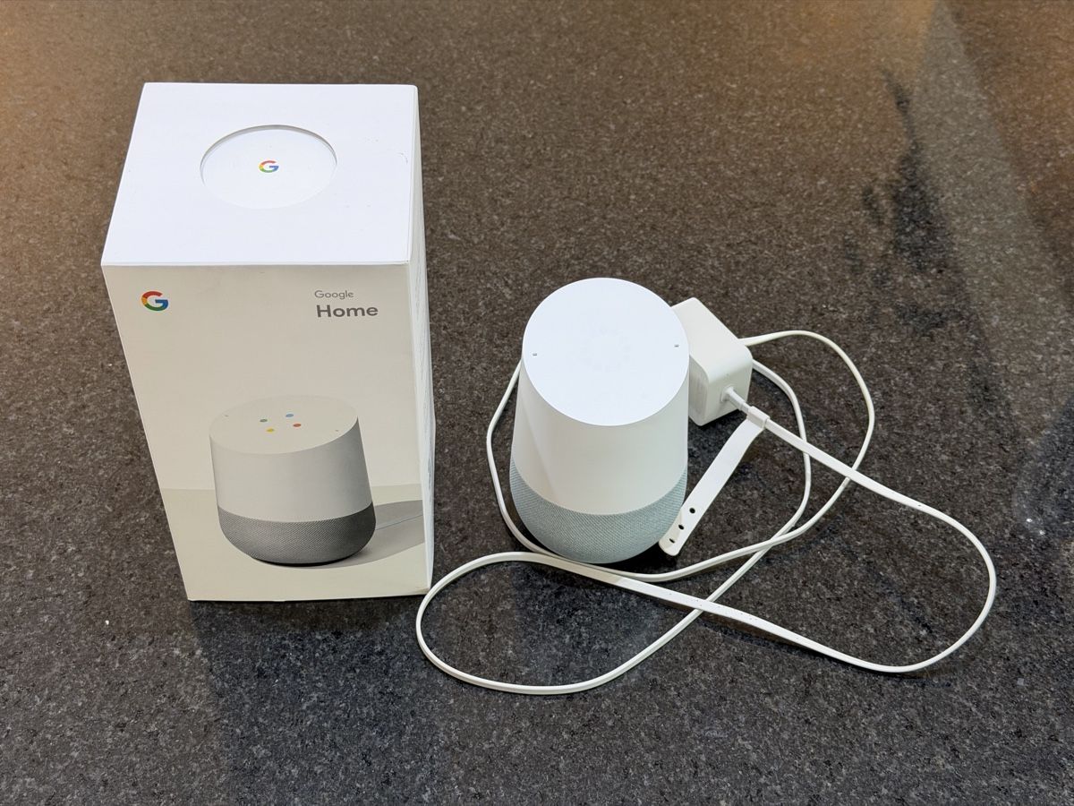 Google Lautsprecher: Google Home Smart Speaker – Gebraucht aus Unterägeri von jpetters