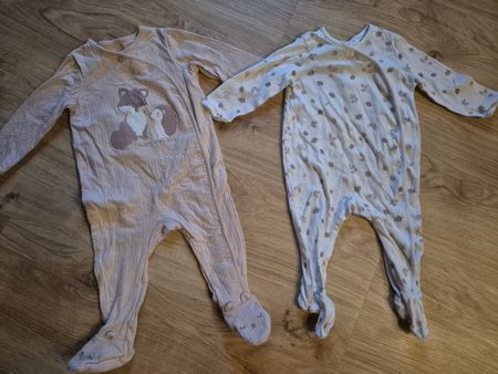 2 Baby Strampler /Pyjama Grösse 74 neuwertig