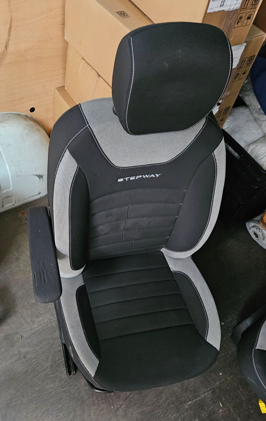 Dacia Alle Autoersatzteile: Dacia (Dokker) Autositze komplett mit Sitz Airbag Armlehne – Gebraucht aus Sarnen von Profi3 3
