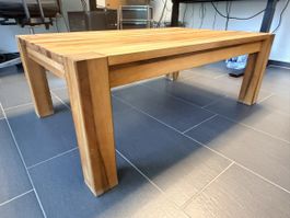 Nussbaum Massivholz Couchtisch
