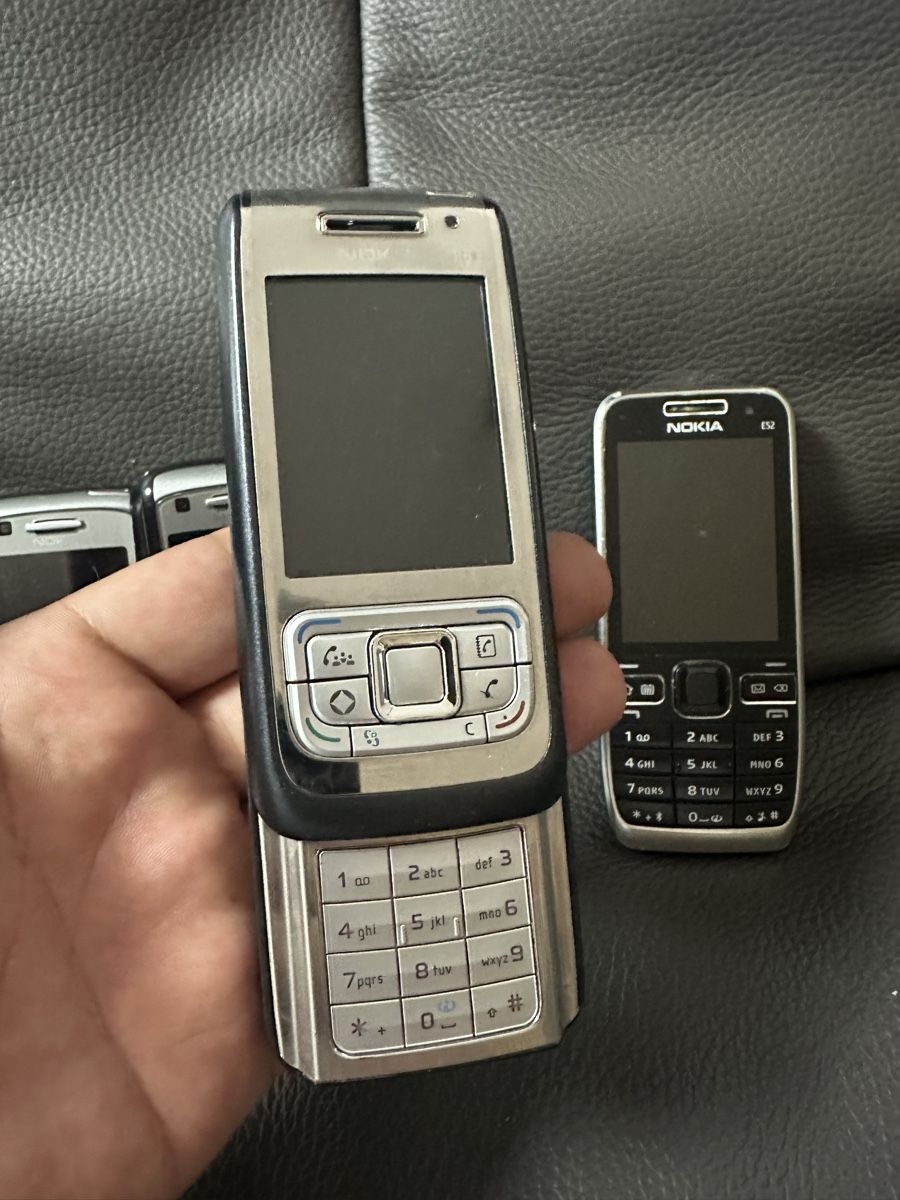 Nokia Telefoni cellulari / Smartphones: Nokia Handy Konvolut 4x – Difettoso da Heerbrugg venduto da Amazon38 2