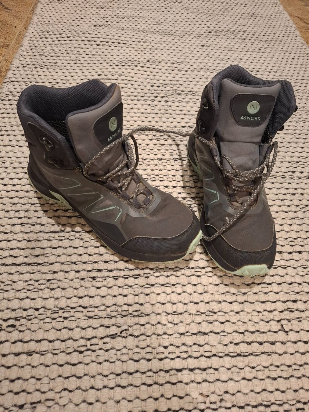 46 Nord Scarpe da uomo: 46 Nord Wanderschuhe, Grau, Grösse 40 – Usato da Morgarten venduto da Melania7
