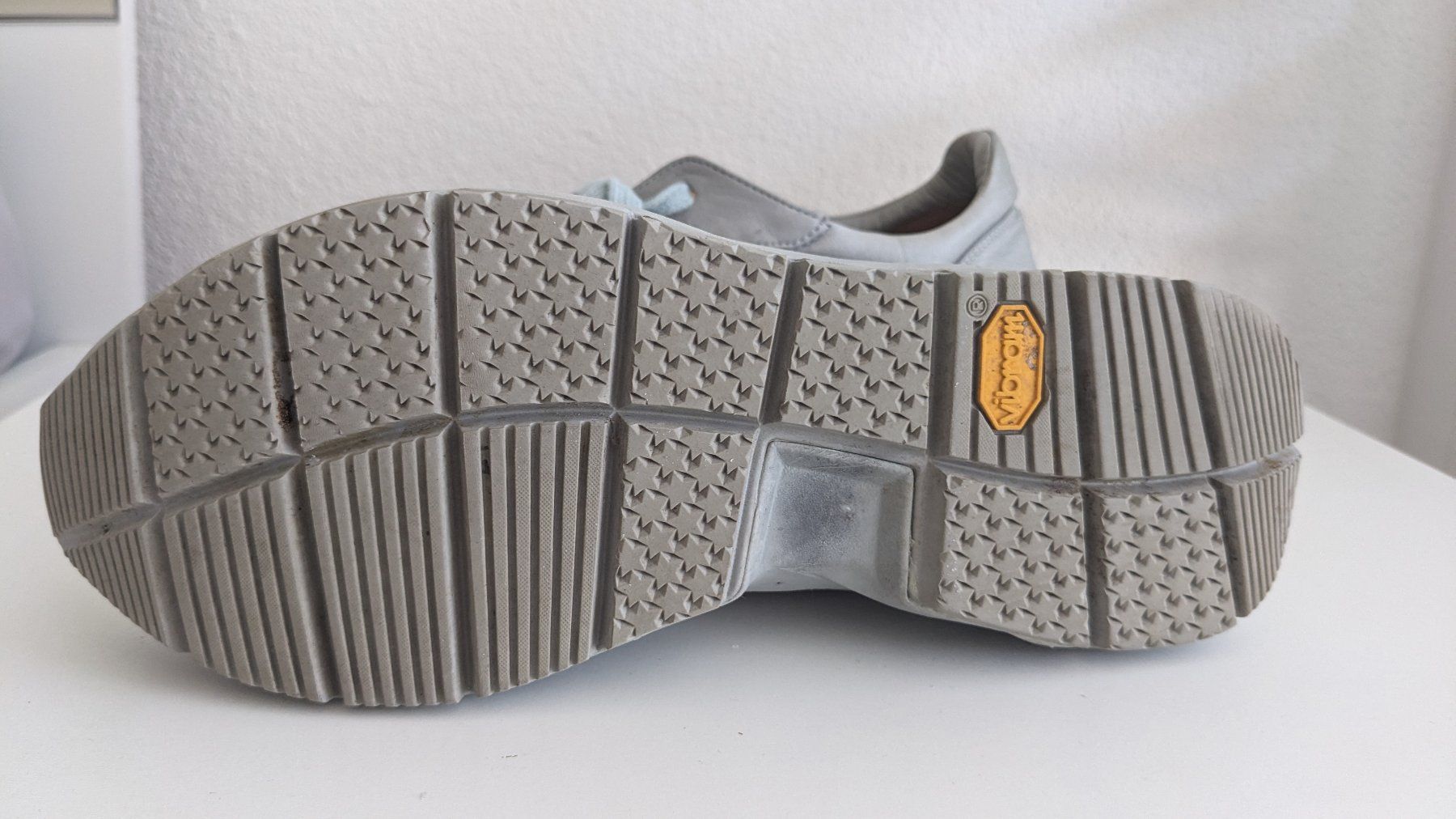Scarpe da donna: Leder Sneakers Grösse 40 – Usato da Untersiggenthal venduto da unasinni 2