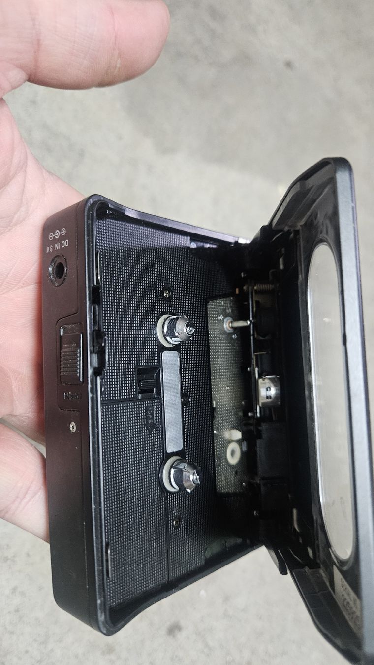 Sony Lettore multimediale portatile: Sony Walkman DD Quartz Mega Bass Cassette Player – Difettoso da Sachseln venduto da laz_65cg 2