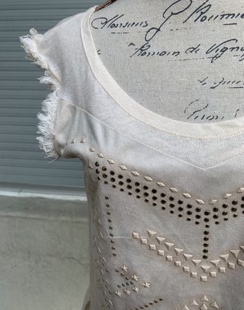 Superbe t-shirt à clous tons sur tons ZARA franges t.S