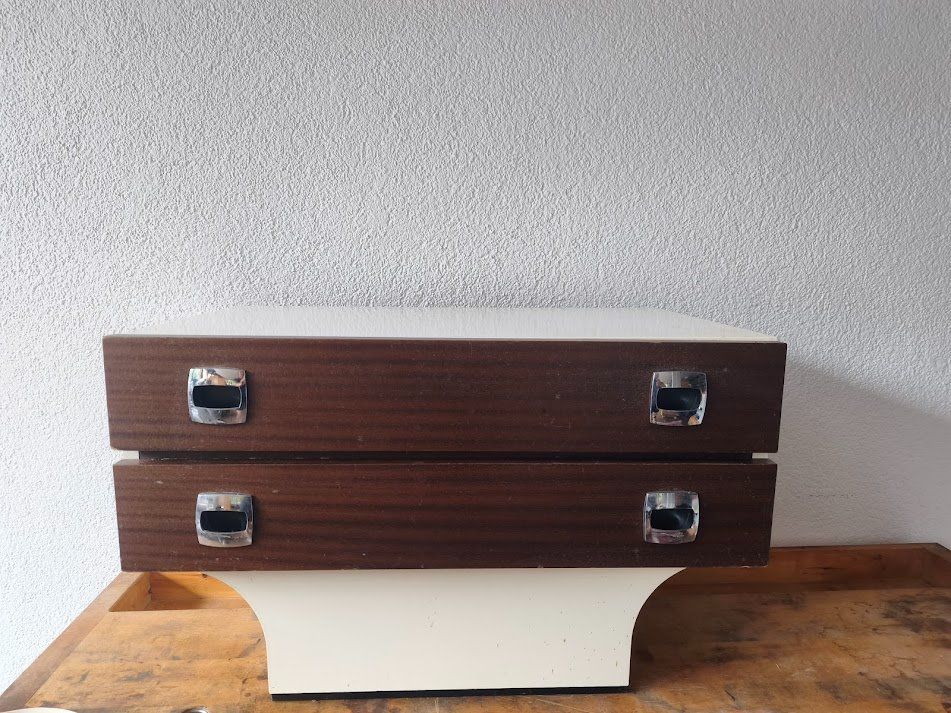Cassettiere: Space Age Kommode Nachttisch vintage 67x43x41cm – Usato da Toffen venduto da Immo-Erben