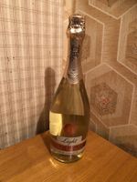 Berühmter süsser weisser Schaumwein aus Cricova, Moldawien.