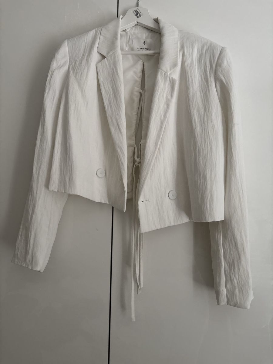Stradivarius Giacche: Weisser cropped Blazer mit Rückendetail – Nuovo (secondo la descrizione) da Biel/Bienne venduto da adna.sc 1