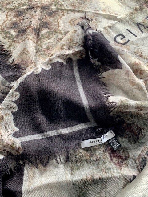 Givenchy Foulard & Sciarpe: Givenchy scarf – Usato da Dallenwil venduto da ZD2019 4