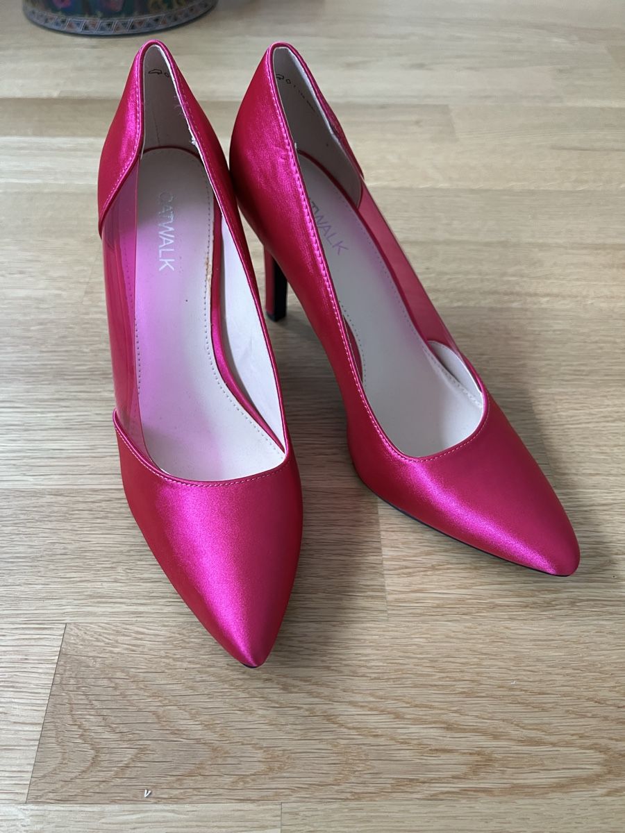 Damenschuhe: Catwalk Pink Size 40 satin finish – Gebraucht aus Les Acacias von yul_bhw8