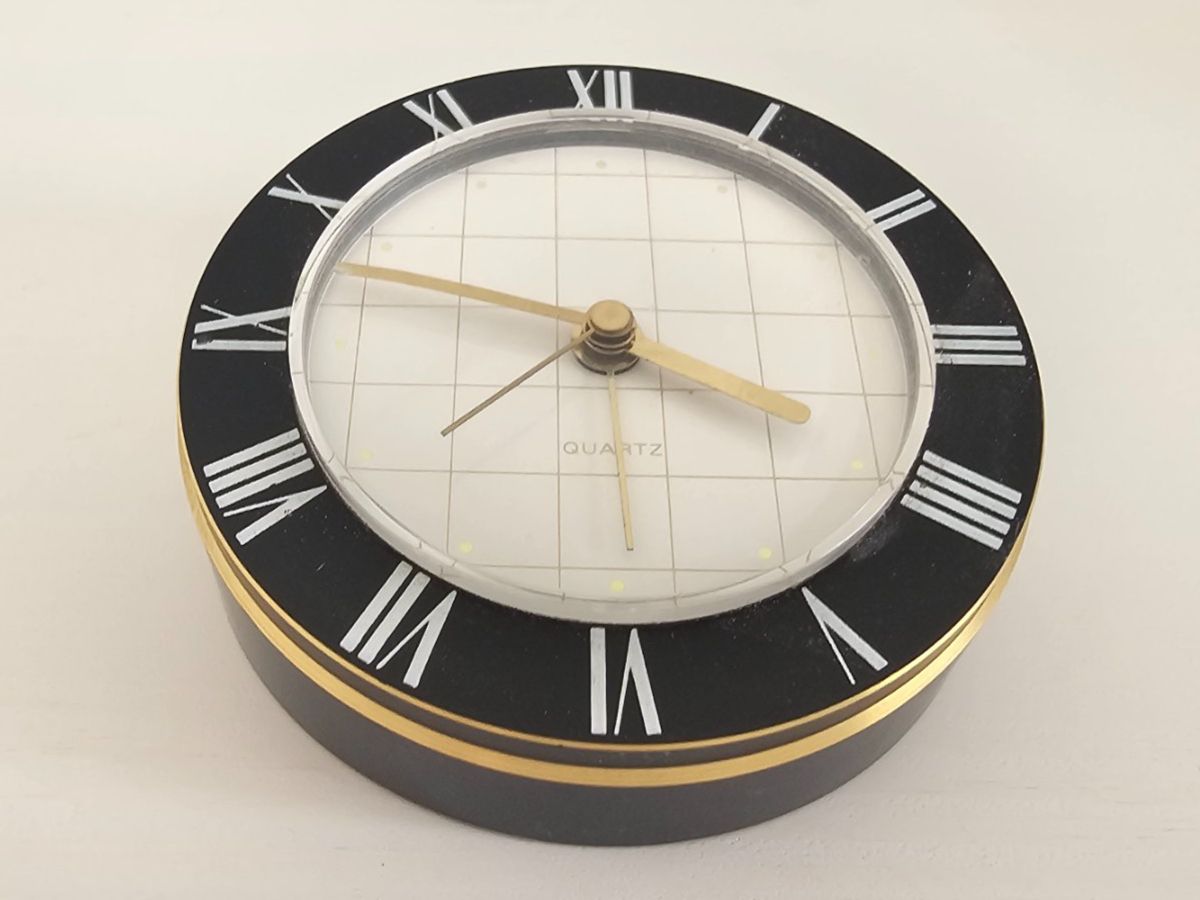 Sveglie: Vintage Wecker Quartz mit Goldrand – Usato da Pfäffikon ZH venduto da eric0113 2