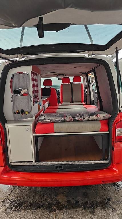 Mobilhome: T5 Camper rot-weiss – Gebraucht aus Basel von Vilups 3