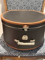 Hut Reise Koffer Vintage rund schwarz Leder braun Kanten