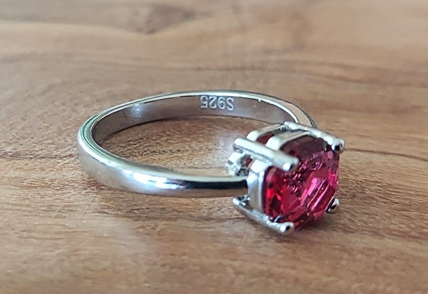 Ringe: Silberring Gr. 56 mit rotem Zirkonia, Neu – Neu (gemäss Beschreibung) aus Ettenhausen TG von CH2300 4
