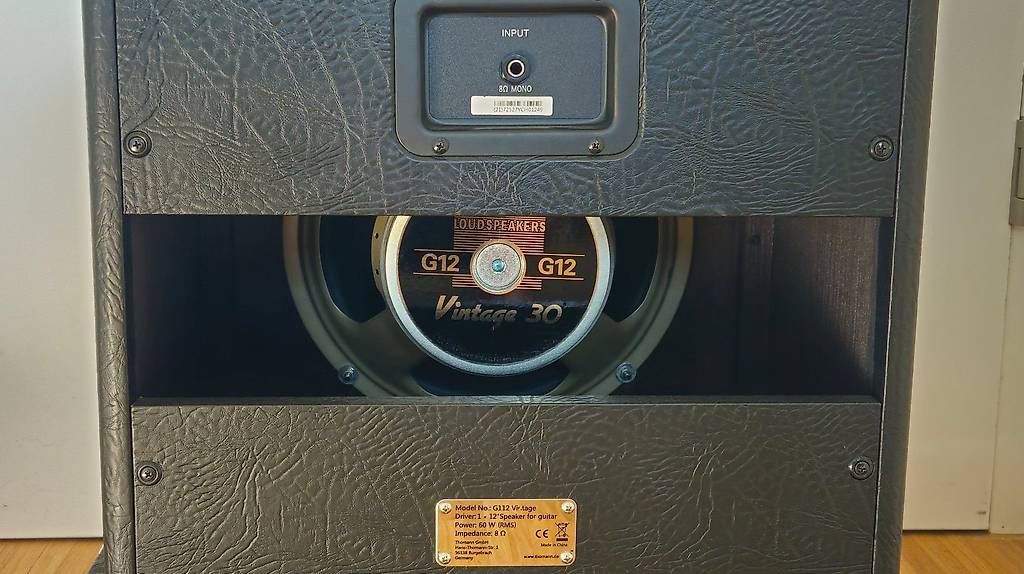 Harley Benton Haut-parleurs: Cabinet Harley Benton G112 Celestion V30 – D'occasion à Kirchberg BE par bero-music 3