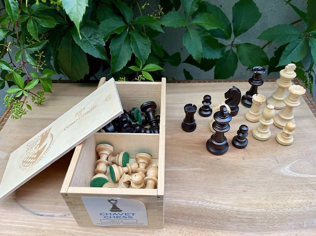 Giochi: Pièces d'échiquier NEUVES  – Usato da Font venduto da Etvous