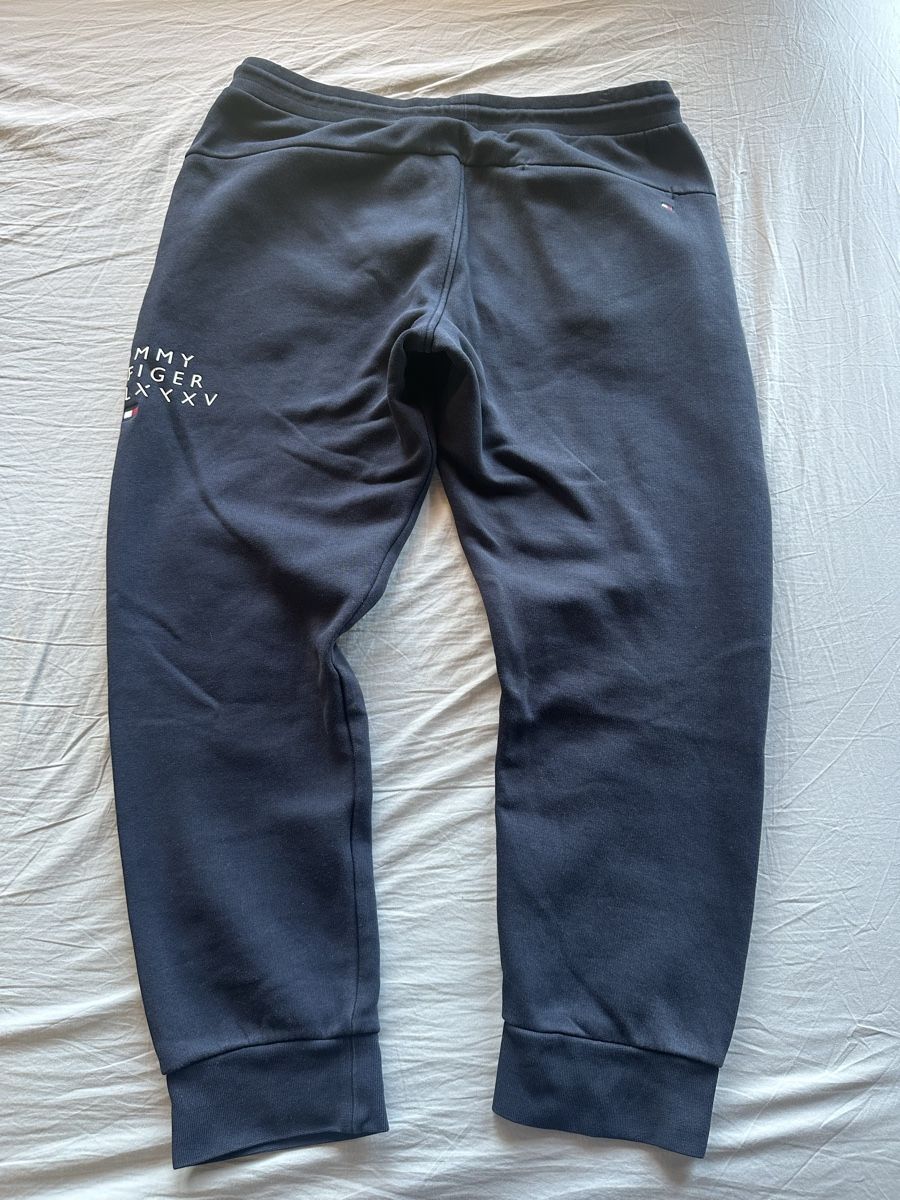 Tommy Hilfiger Hosen: Jogginghose Tommy Hilfiger  – Gebraucht aus Visperterminen von manunik 1