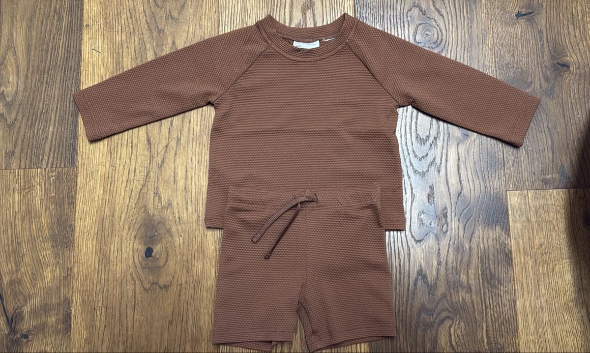 H&M Costumi da bagno: UV-Shirt mit Hose / Badeanzug 62/68 – Nuovo (secondo la descrizione) da Zürich venduto da elijent