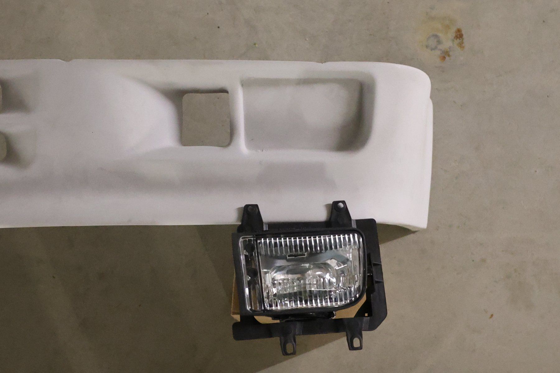 Tutti pezzi di ricambio auto: GFK Frontspoiler 3er BMW E30 mit Nebelscheinwerfern – Nuovo (secondo la descrizione) da Moosseedorf venduto da Illy22 3