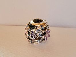 PANDORA, lilafarbenes Gänseblümchen Charm