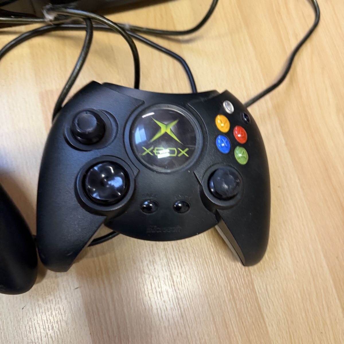 Microsoft Console: Microsoft Xbox Konsole mit zwei Controllern gebraucht – Usato da Thun venduto da BanjoDan 3