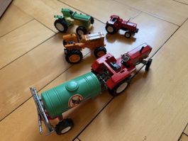 Lot de 4 tracteurs miniatures jouets agricoles divers