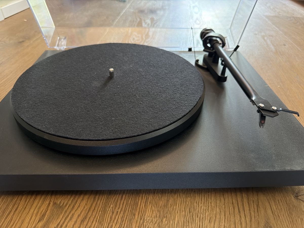 Pro-ject Giradischi: Pro-Ject Debut III USB Plattenspieler - mit Motorfehler – Difettoso da Birmensdorf ZH venduto da PolzerJ1 1