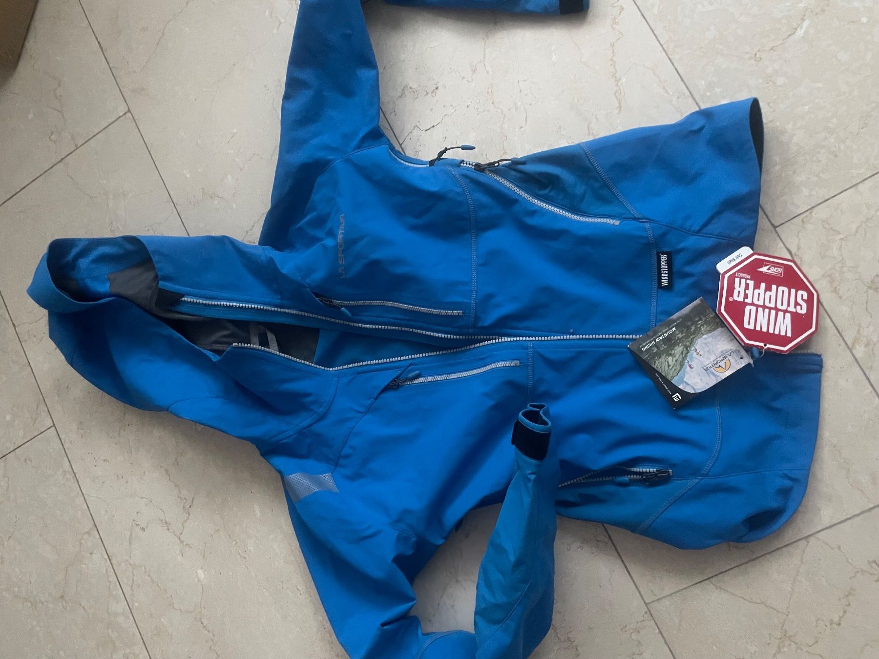 La Sportiva Jacken: La Sportiva Windstopper Jacke – Neu (gemäss Beschreibung) aus Flüelen von AU10