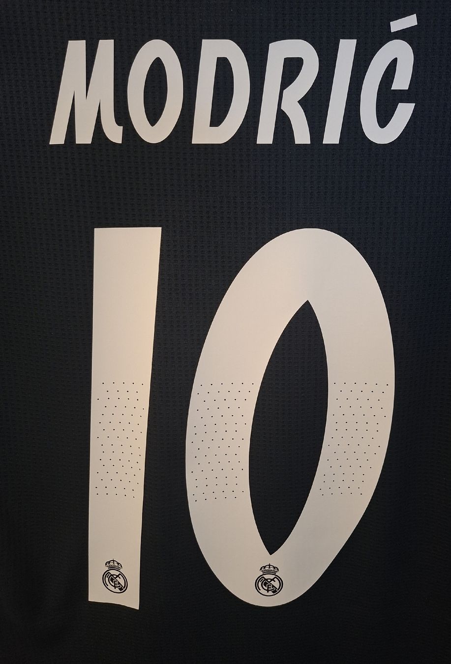 Real Madrid Canottiere & Pantaloni: MODRIC #10 Original Player Version Real Madrid 2018 Trikot – Usato da St-Léonard venduto da SwissDealsJersey 2