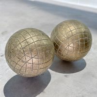 2 anciennes boules Lyonnaises "R.L" en bronze