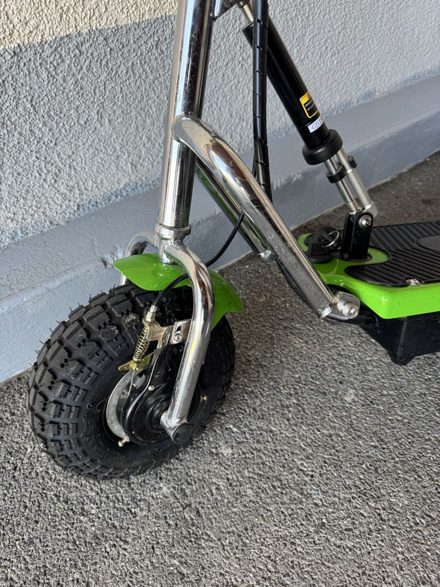 Kickboard: Elektrotrottinetts Serie DR2430 – Gebraucht aus Belp von ch1999 1