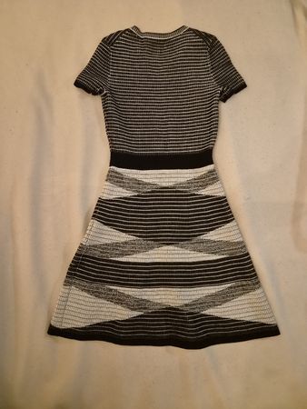 Hugo Boss Kleid, kurzarm, gestrickt schwarz weiss Grösse XS 