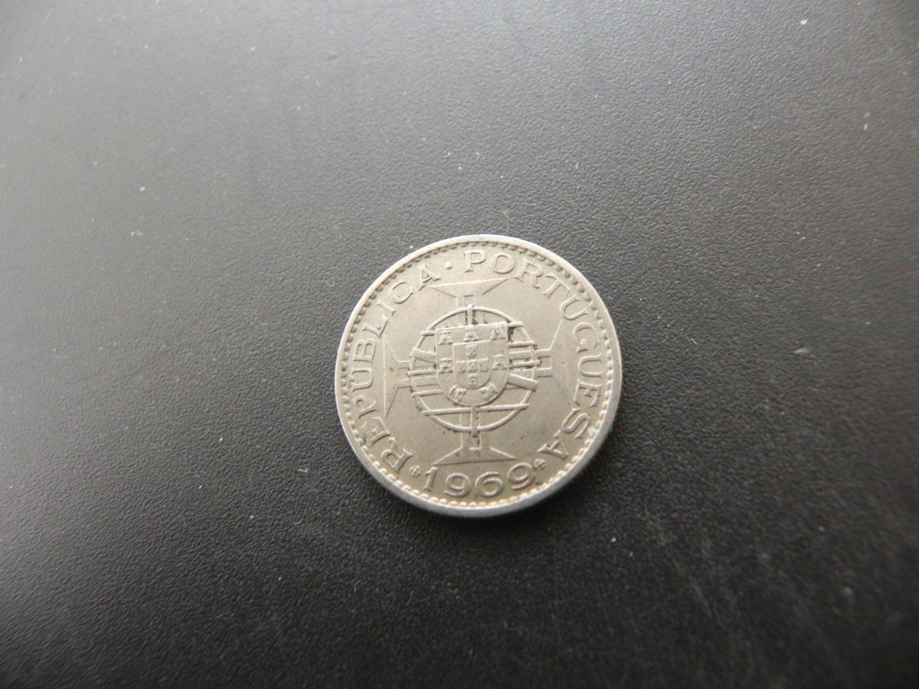Alle Münzen: Angola 2.50 Escudos 1969 – Gebraucht aus Biel/Bienne von Gogolozi 1