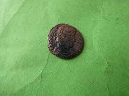uralte Bronzemünze    15 mm     1.55 g