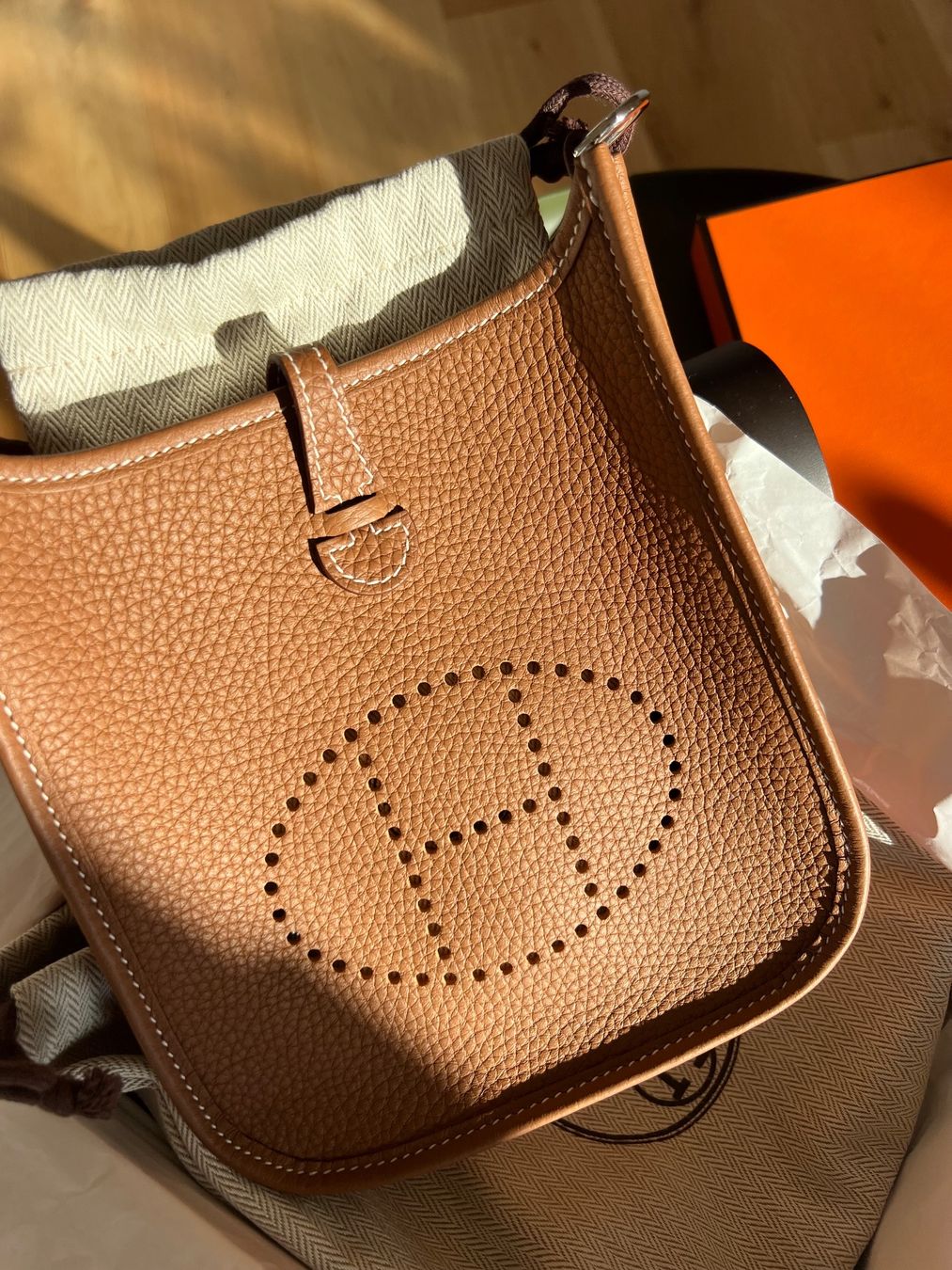 Hermès Borse: Sac Hermès Evelyne 16 Amazone Gold – Nuovo (secondo la descrizione) da Lutry venduto da roxypoxy 7