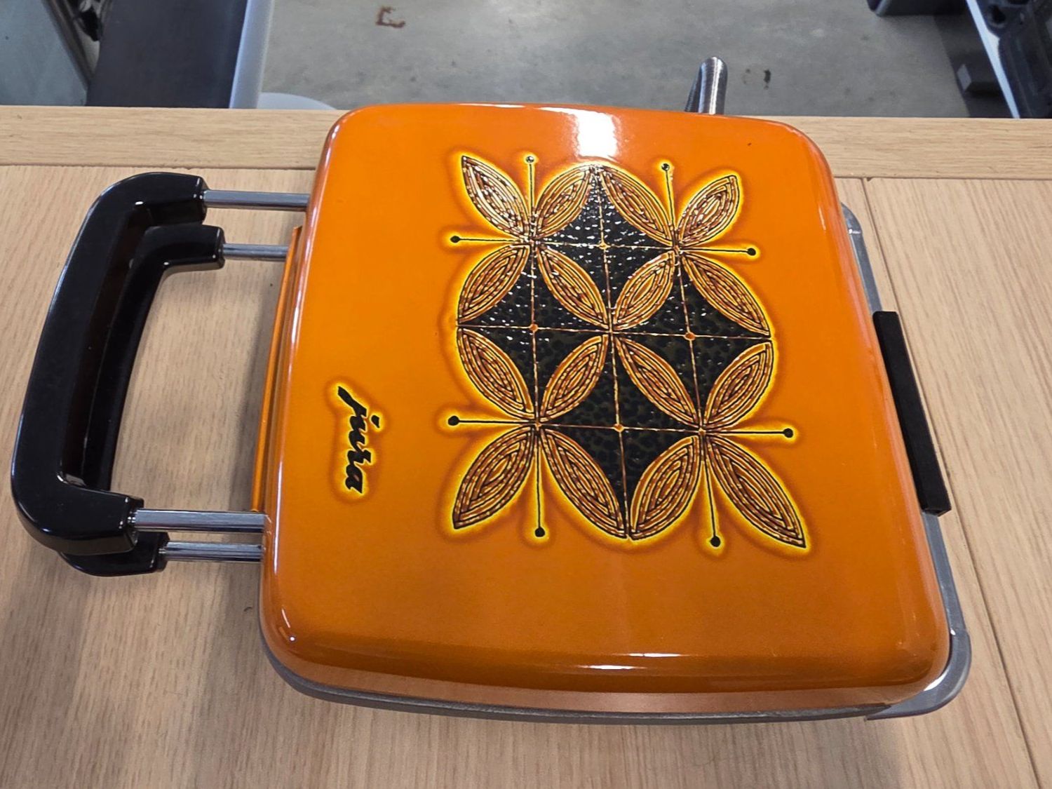 Jura Elettrodomestici da cucina: Jura Waffeleisen orange Typ141. – Usato da Chur venduto da FeschtlandBrockiChur 1
