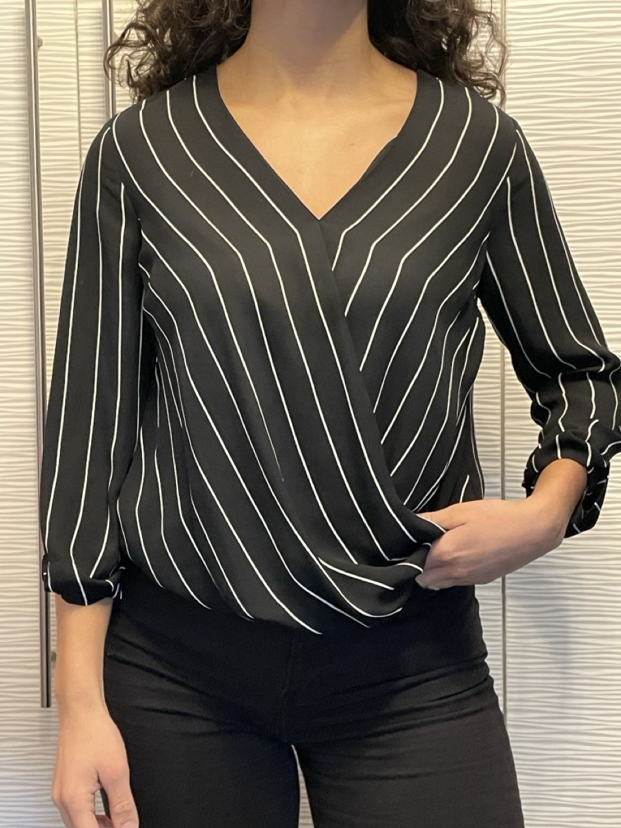 Primark Camicette: Chemisier rayé noir et blanc élégant – Usato da Cressier NE venduto da leiestla